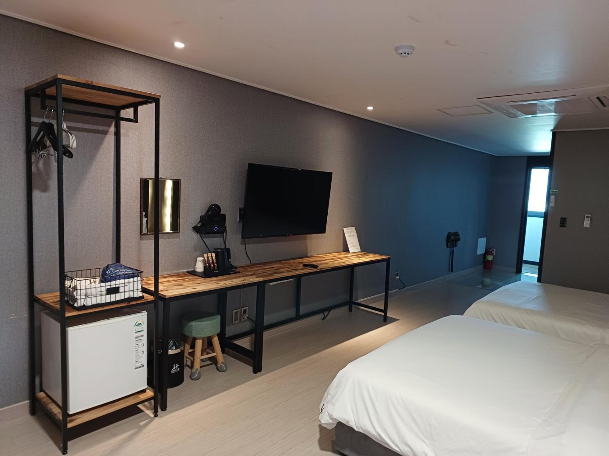 Tongyeong Bridge Hotel Ngoại thất bức ảnh