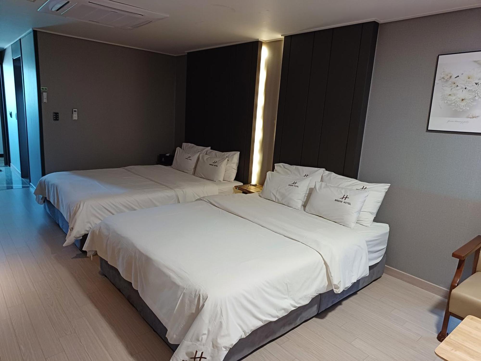 Tongyeong Bridge Hotel Ngoại thất bức ảnh