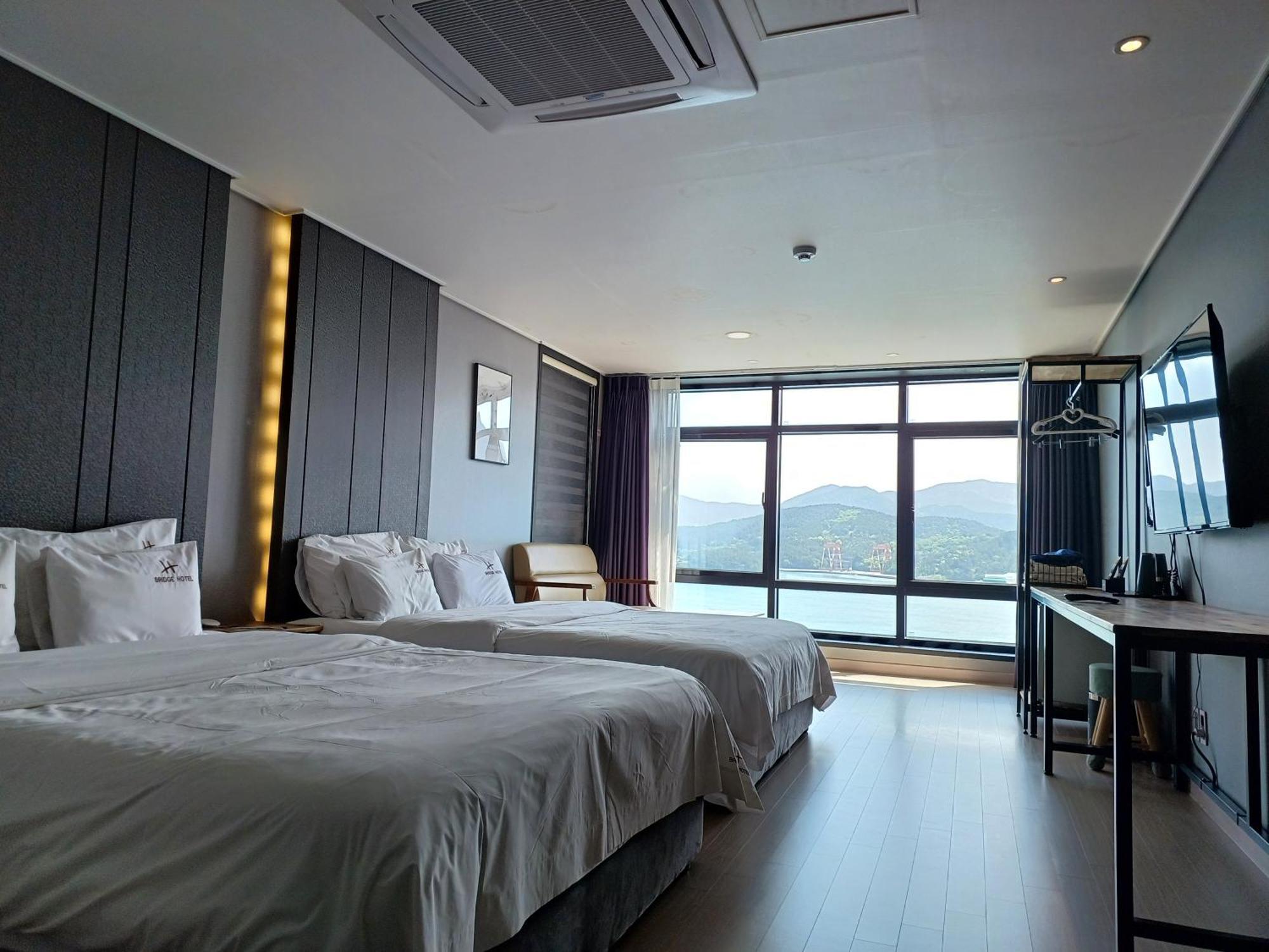 Tongyeong Bridge Hotel Ngoại thất bức ảnh