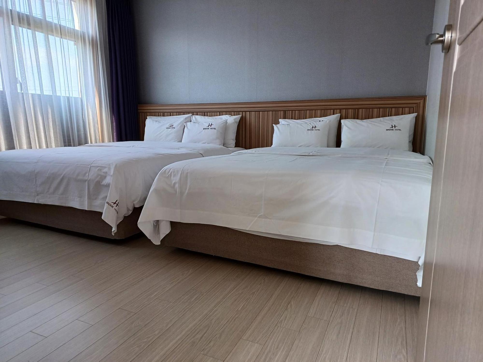Tongyeong Bridge Hotel Ngoại thất bức ảnh