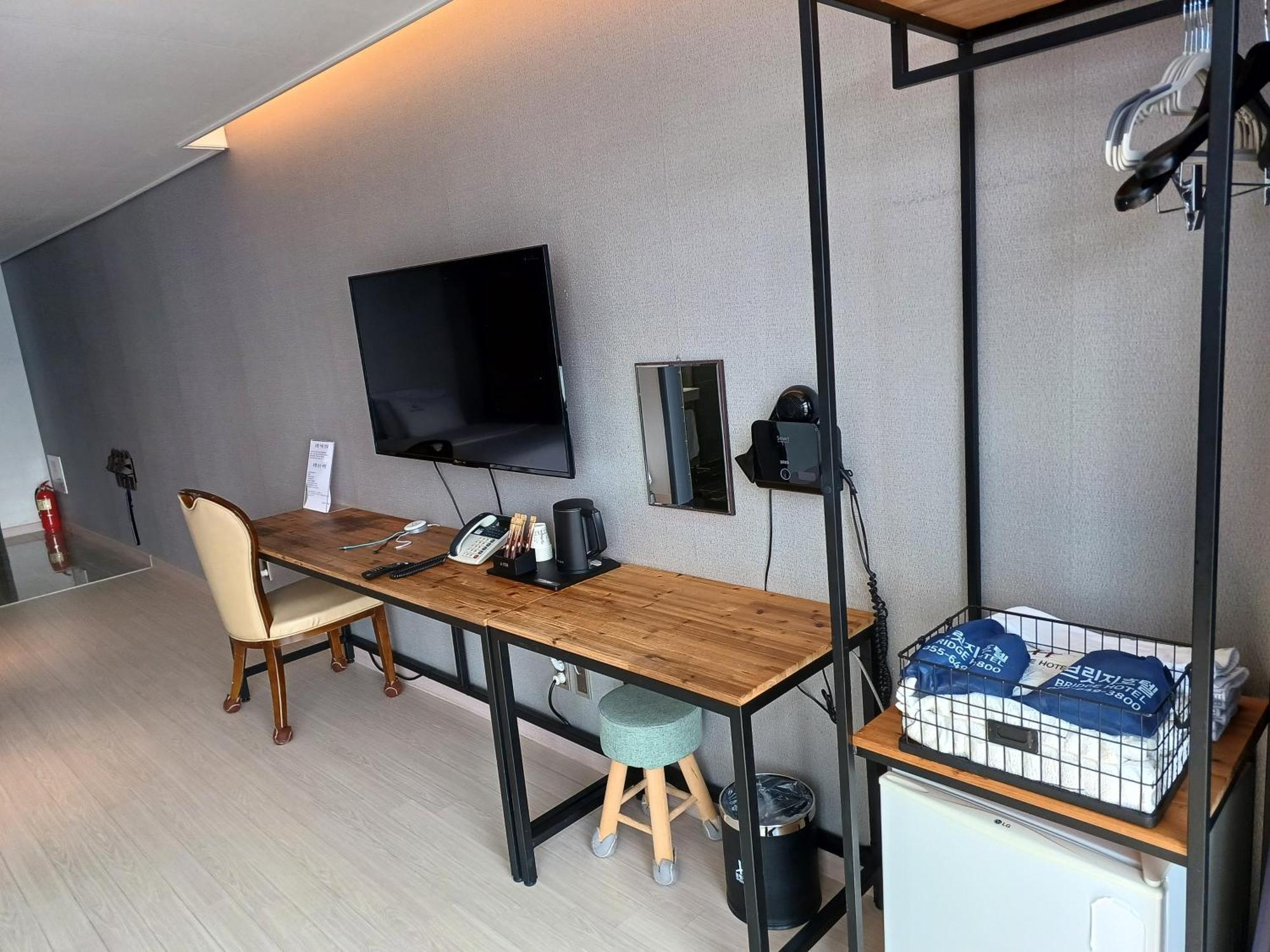 Tongyeong Bridge Hotel Ngoại thất bức ảnh