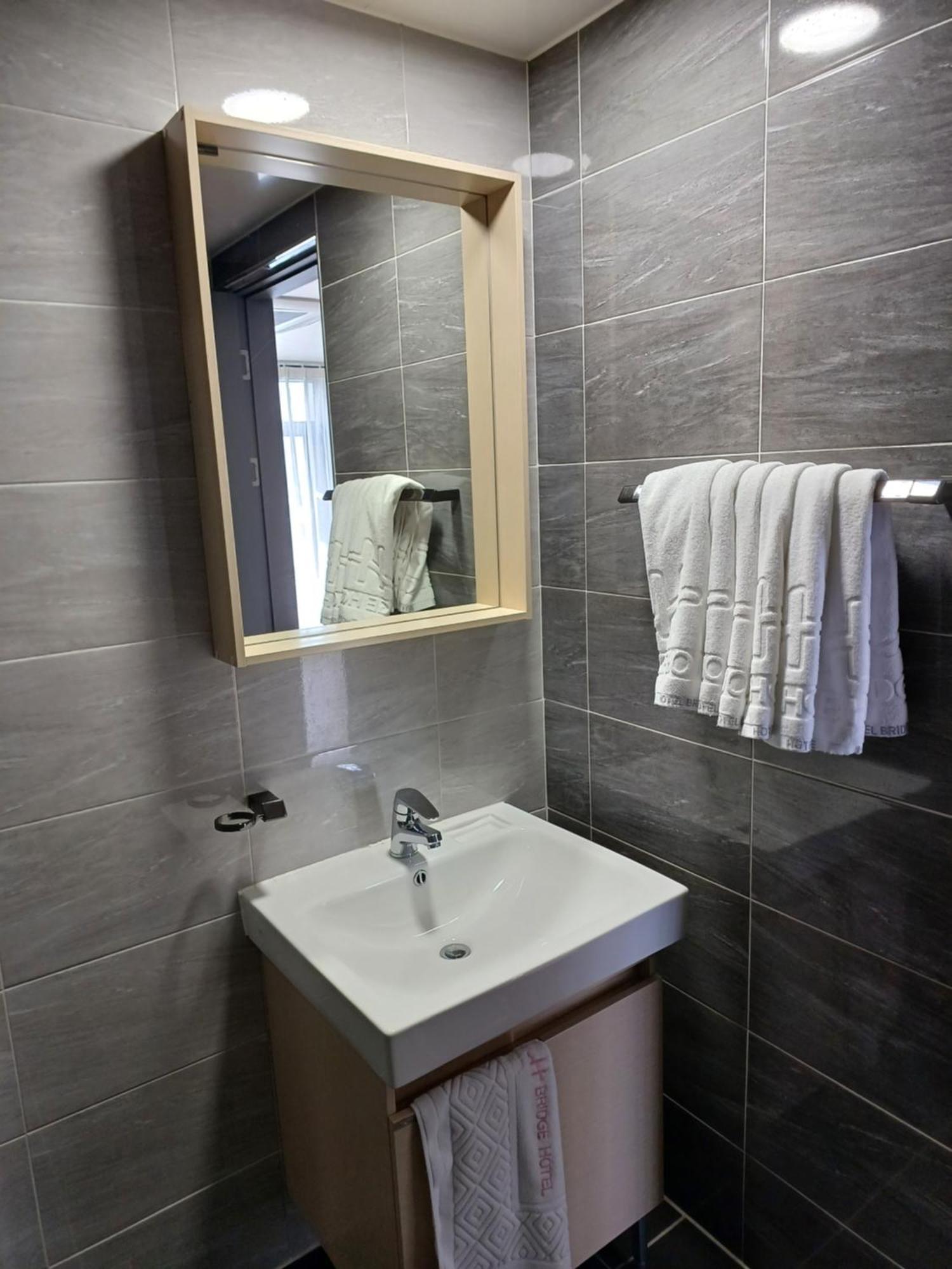 Tongyeong Bridge Hotel Ngoại thất bức ảnh