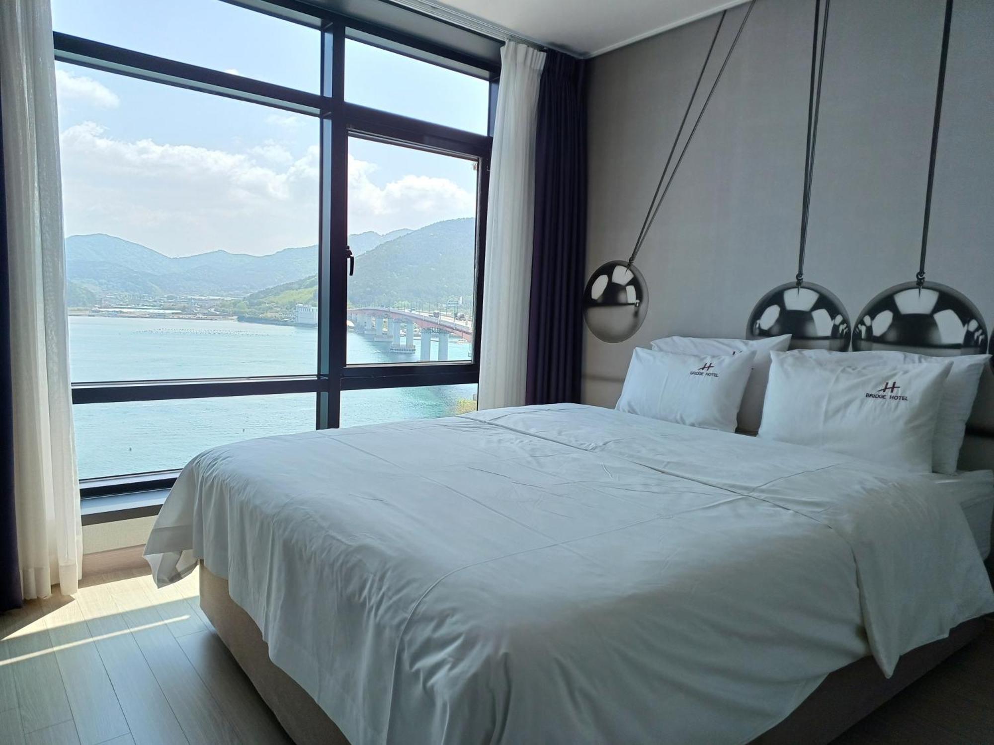 Tongyeong Bridge Hotel Ngoại thất bức ảnh