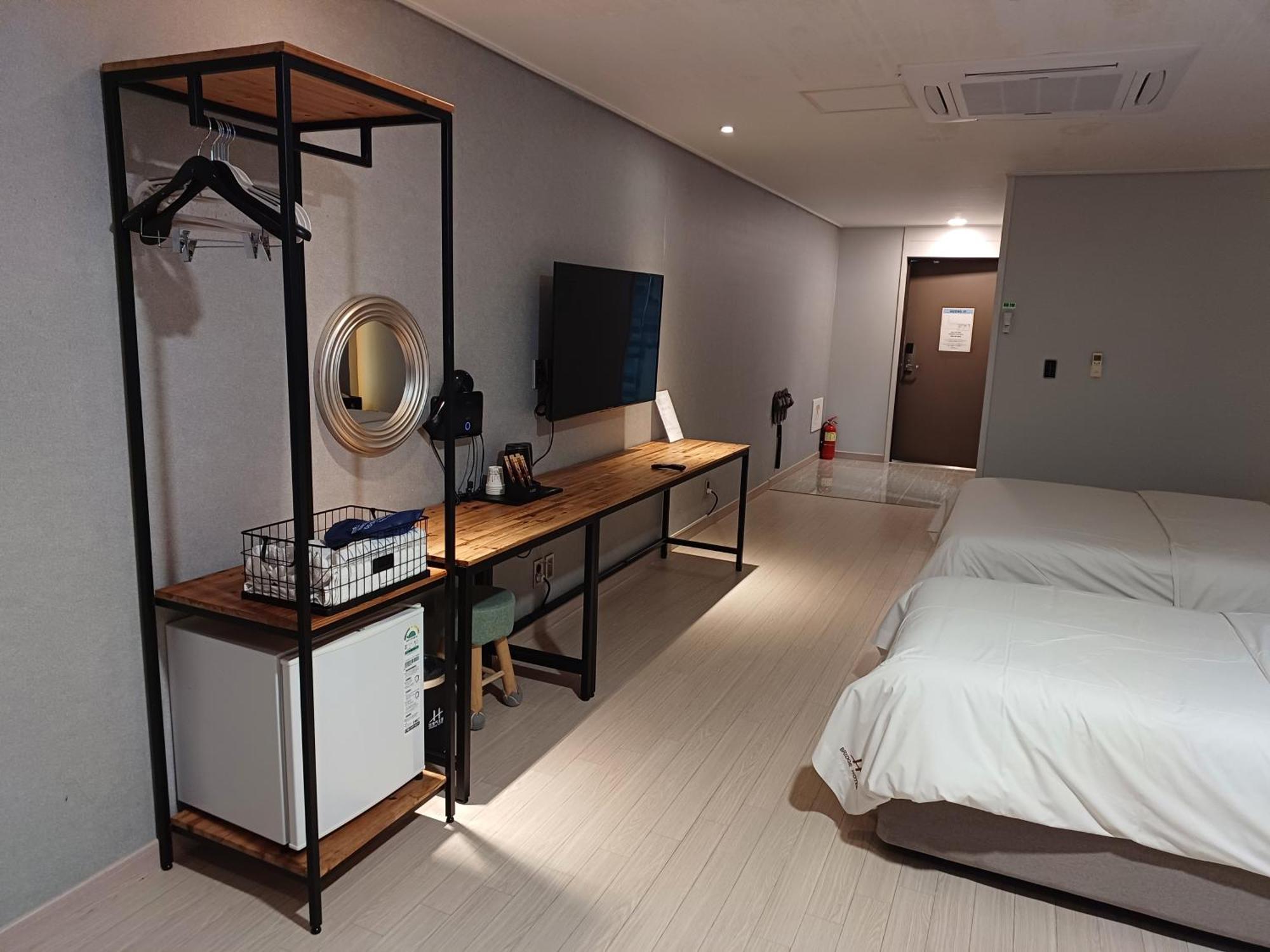 Tongyeong Bridge Hotel Ngoại thất bức ảnh